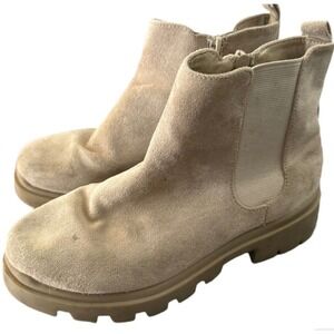 Madden Girl Sand Beige Genuine Suede Howler Chelsea Chunky Heel Boots Size 2